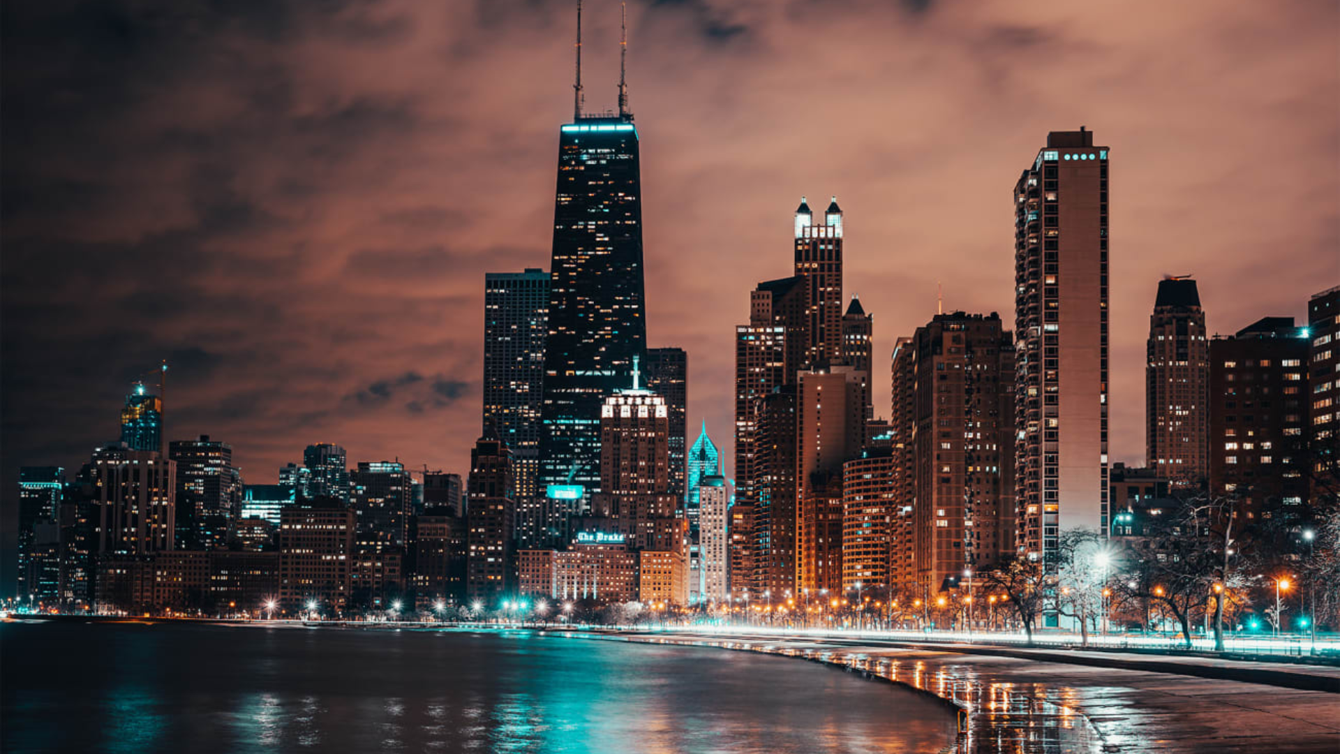 The Chicago Loop skyline along Lake Michigan, served by our downtown car service