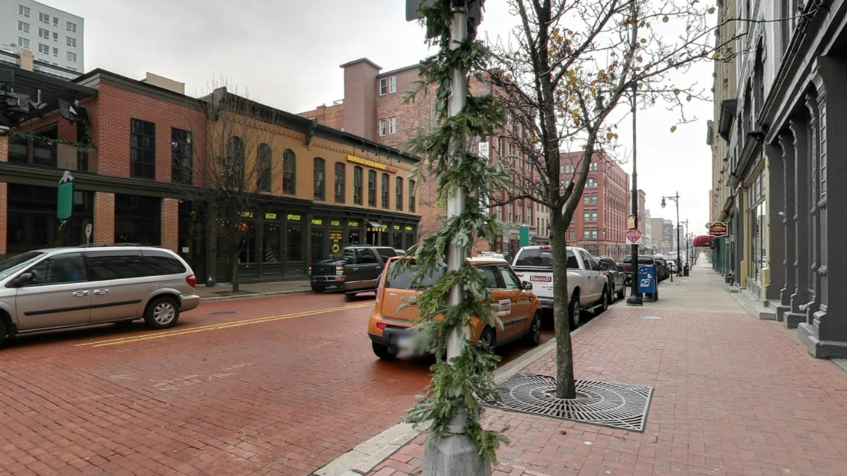 Historic meatpacking warehouses and cobblestone streets in Fulton Market