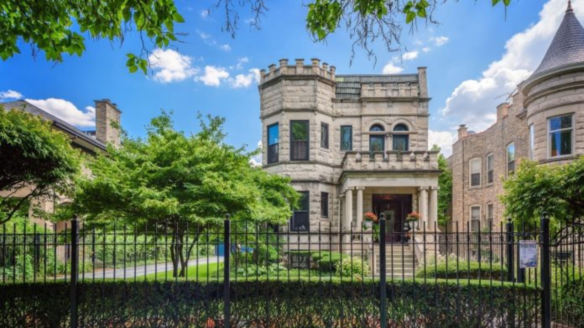 Historic greystones along the Logan Square boulevards