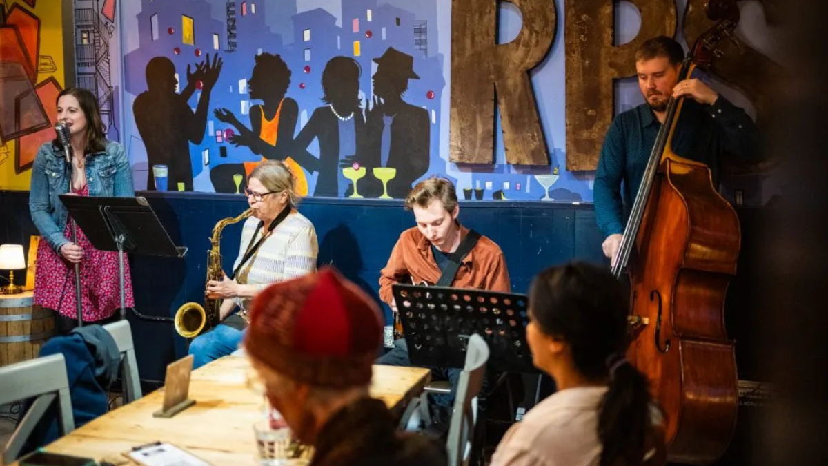 Theaters and arts venues in Rogers Park